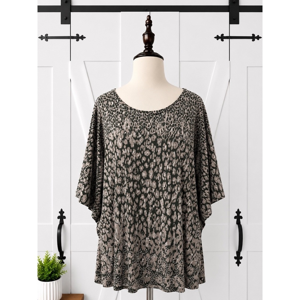 Belle by Kim Gravel Hi-Low Animal Print Knit Top Size 3X Green Flowy A355044
